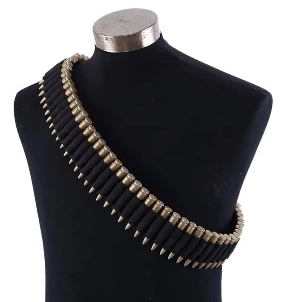 taktyczny pas myśliwski na amunicję karabinową założony na manekinie