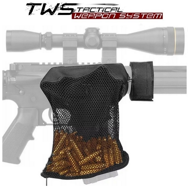 Łapacz do łusek widoczny na karabinku AR-15