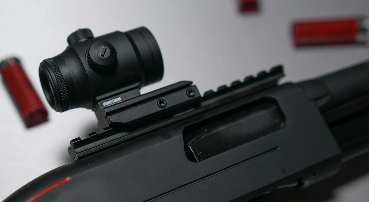 Montaż kolimatora na szynie Picatinny, na strzelbie Winchester SXP