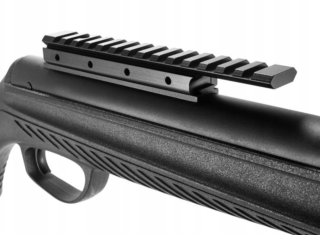 Przejściówka z szyny jaskółczy ogon 11 mm na Picatinny 20 mm zamontowana na wiatrówce